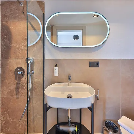 Yazz Hotel *