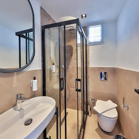 Yazz Hotel
